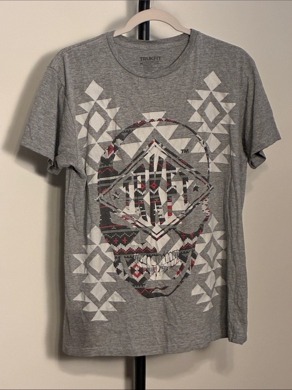 Trukfit Gray Short-Sleeve Graphic Skull Tee with Red Aztec Accents Medium